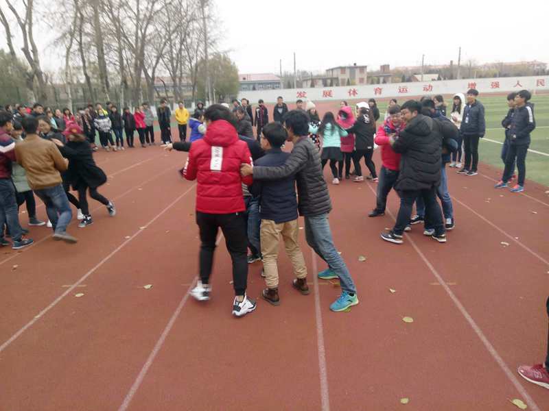 素质拓展活动爱的抱抱(1)